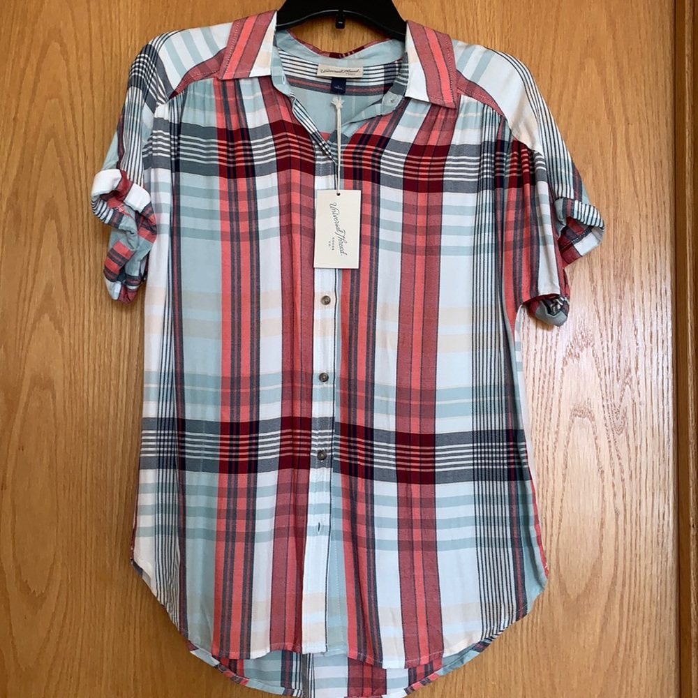 Universal Thread  blouse.  Size S.  Short sleeves.  Plaid.